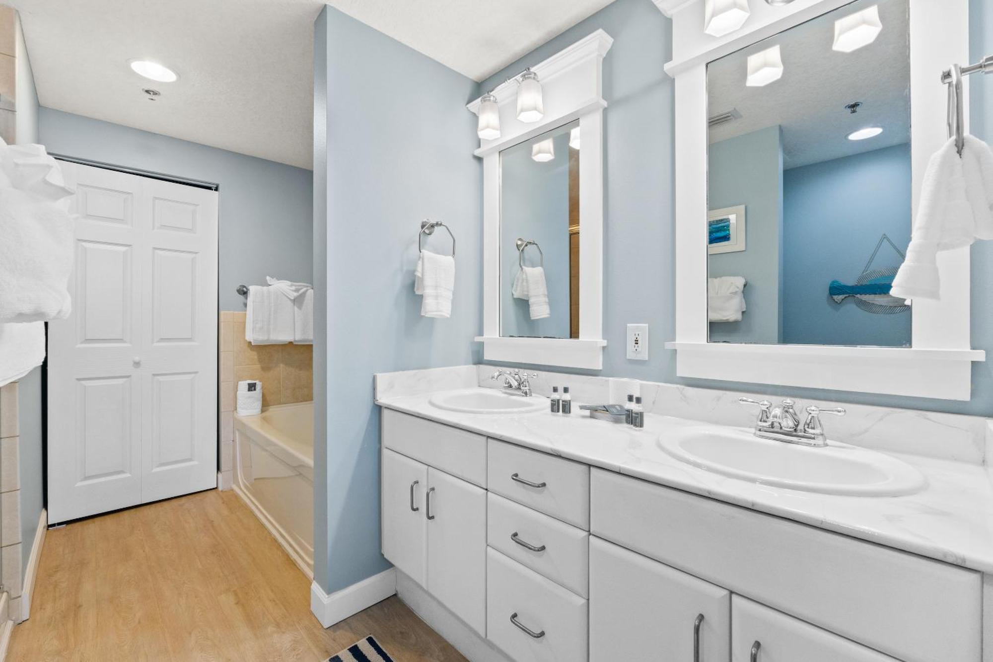 Grand Panama By Panhandle Getaways Panama City Beach Room photo